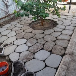 ​Тропинки из бетона и камня