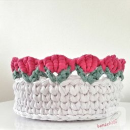 Вязанные крючком цветочные корзинки