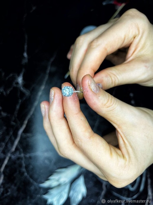 Белая пуансеттия из бархата