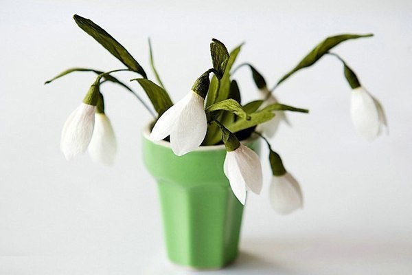 Букетик подснежников из гофрированной бумаги