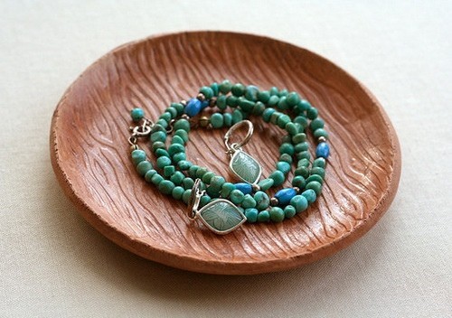 Декоративные тарелки из пластики