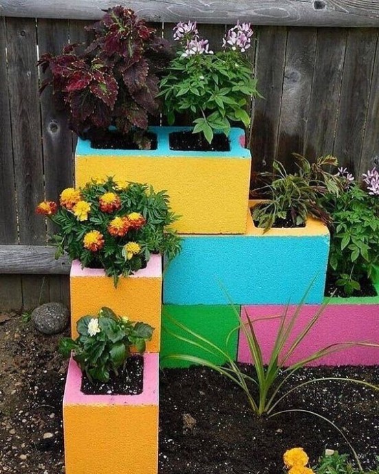 Интересные идеи для дачи из бетонных блоков