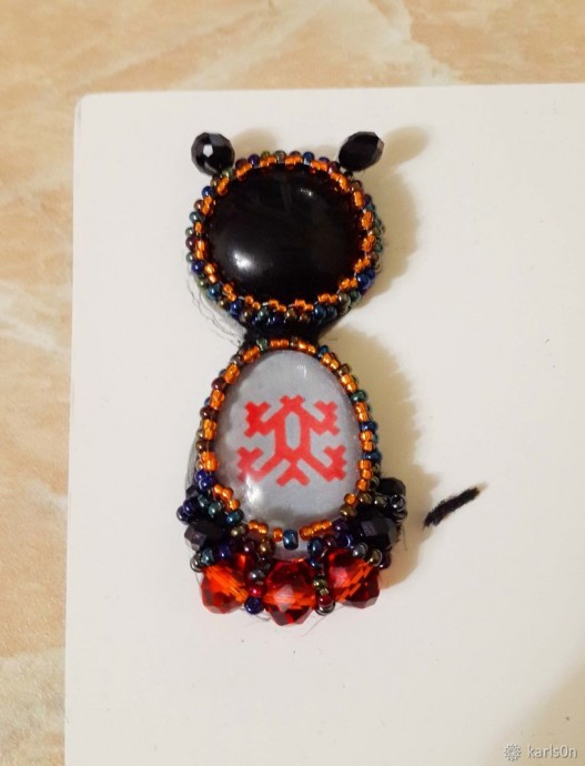 Изготавливаем брошь "Узорчатый жучок"