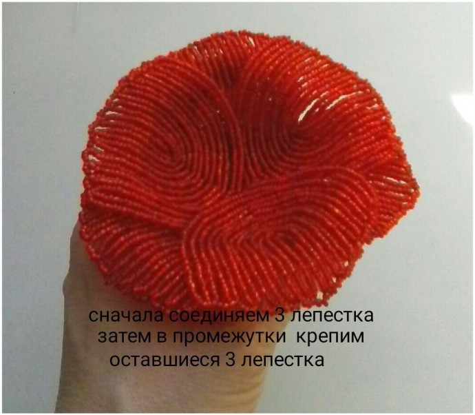 ​Красные маки из бисера