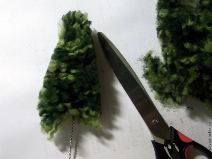 Декоративная ёлка из пряжи