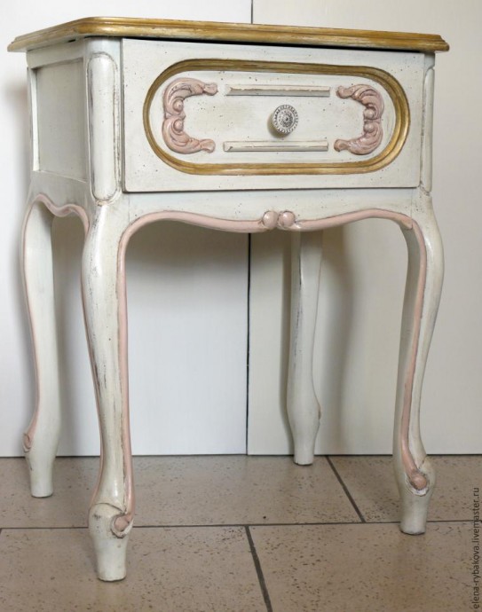 Превращаем обычный столик в антикварный