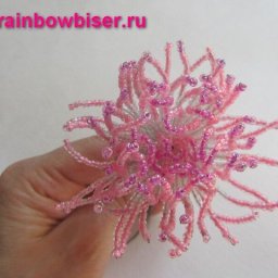 Необычный цветок из бисера