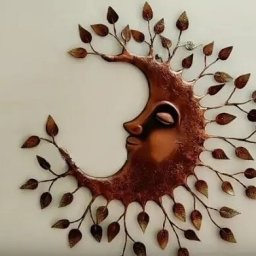 Панно в виде полумесяца с листиками