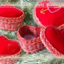 Шкатулка в виде сердца из газетных трубочек