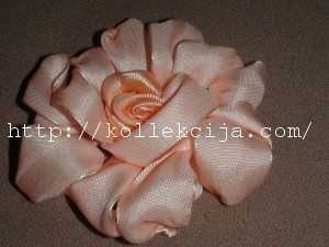 ​Вышивка лентами розы