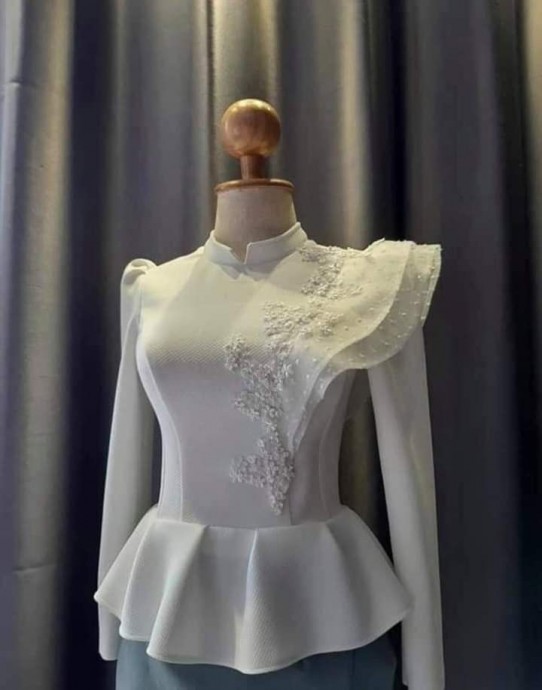 Блузы оригинального кроя с вышивкой