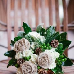 Букет с розочками из мешковины