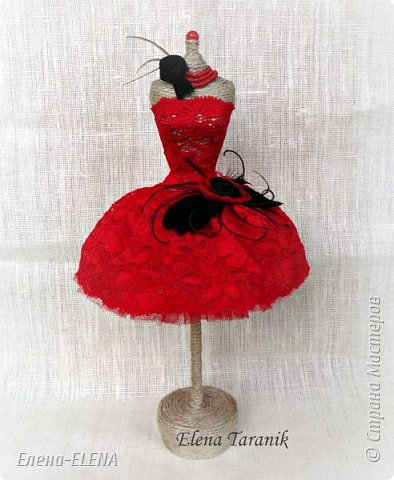 Декоративный манекен как украшение стола знатной рукодельницы