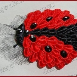 Очаровательная Божья коровка из атласных лент