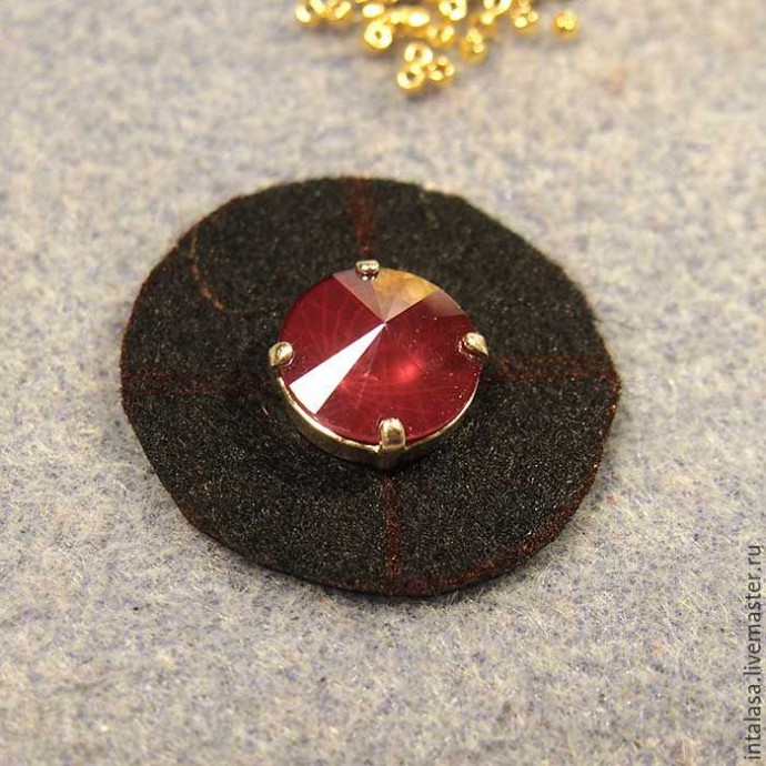 Сутажная брошь "Аленький цветочек"