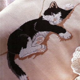 Вышитый котик