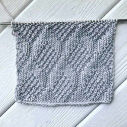 ​Очень красивый узор из лицевых и изнаночных петель