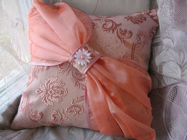 Самые разные и красивые идеи оформления подушек