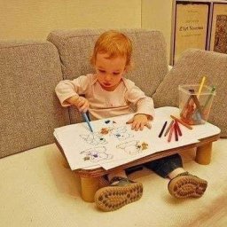 Столик из картона для ребенка