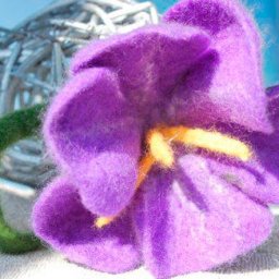 Валяем цветок из шерсти