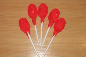 Букет тюльпанов из одноразовых ложек