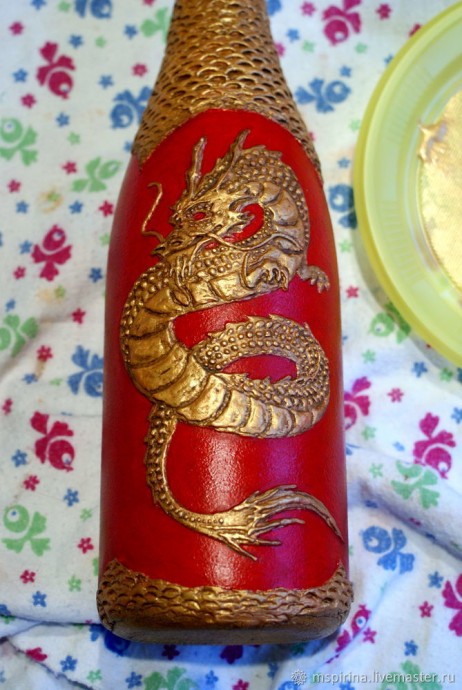 Декор бутылки с драконом