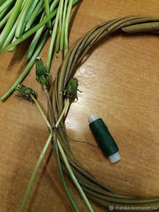 Венок из одуванчиков