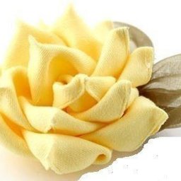 Роза из ленты с объемными лепестками