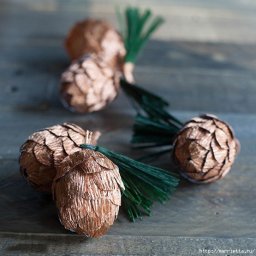 ​Шишки из гофрированной бумаги: мастер-класс