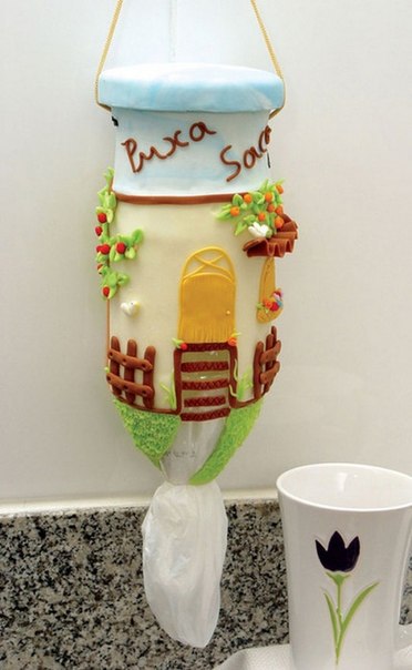 Забавный домик для хранения пакетов