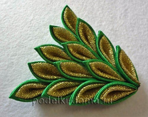 Елочка из лент канзаши