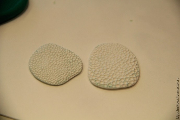 Лепим чудесного интерьерного дракончика из бархатного пластика