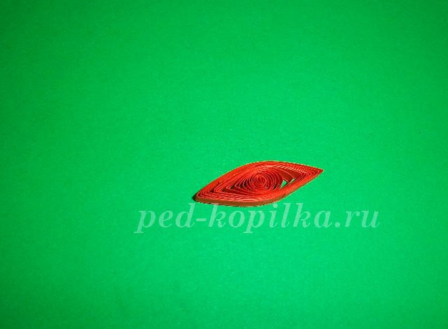 Попугай в технике квиллинга Попугай в технике квиллинга