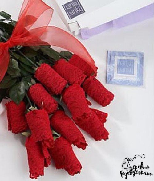 Оригинальные розы из кружевного белья