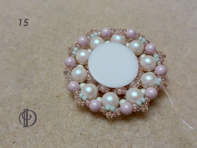 Лунная брошь с кабошоном-лунасофтом Лунная брошь с кабошоном-лунасофтом