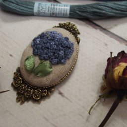 Брошь с вышивкой