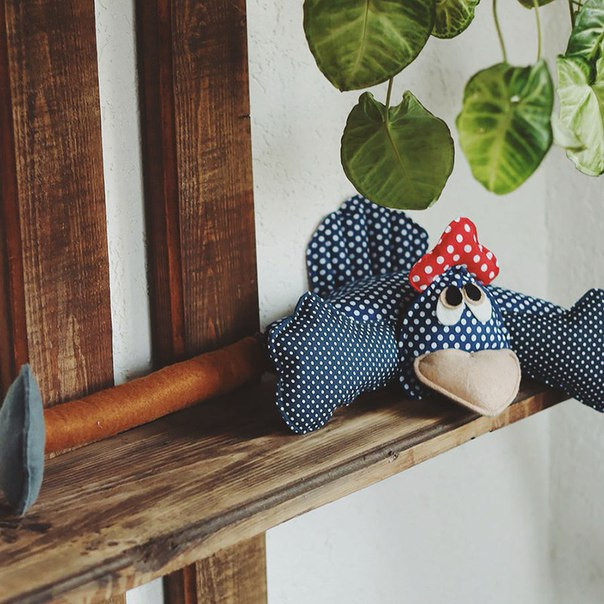 Курочка под дверь для защиты от сквозняков