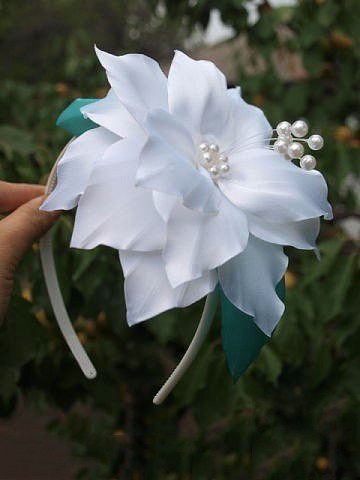 Лилия из ленты Лилия из ленты