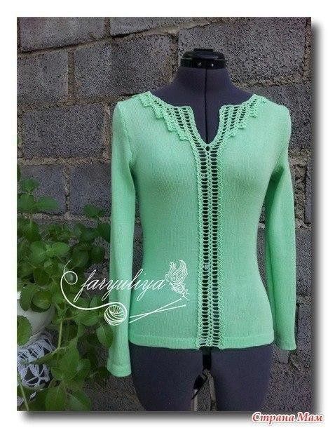 Необычный пуловер с ажурной спиной