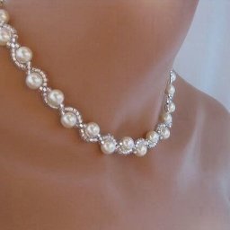 Изящное колье из бисера и жемчуга