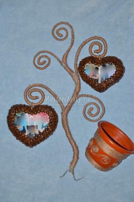 Кофейное дерево с фоторамками в виде сердец