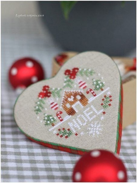 Вышитые детали интерьера Вышитые детали интерьера