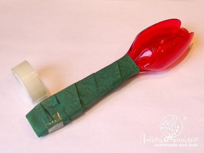 Делаем тюльпаны из пластиковых ложек Делаем тюльпаны из пластиковых ложек