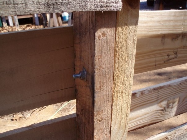 Строительство сарая из деревянных поддонов