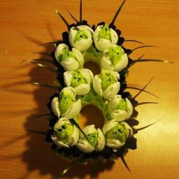 ​Восьмерка с конфетками