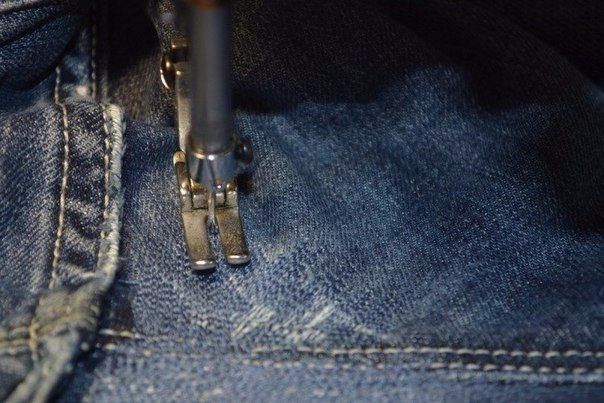 Как аккуратно и незаметно зашить нитку на джинсах