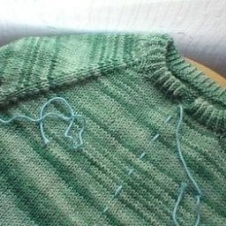 ​Как разрезать кокетку, связанную по кругу: мастер-класс