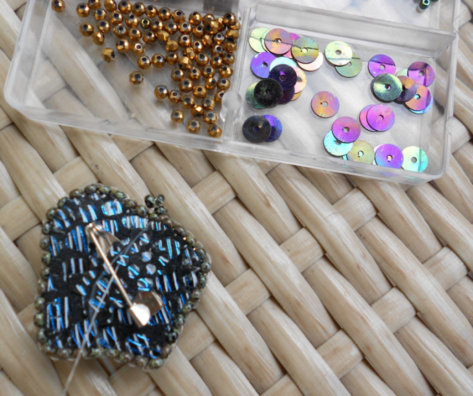 Брошь в виде мухи