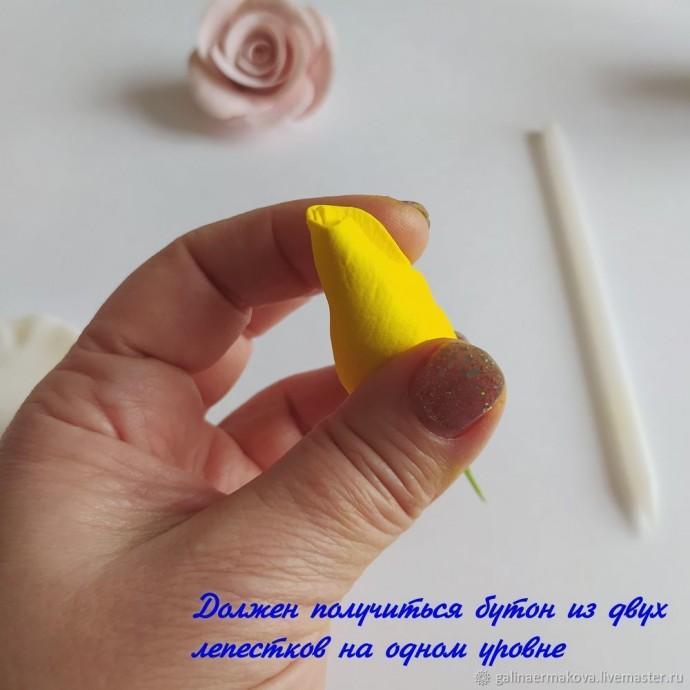 Роза из зефирной полимерной глины