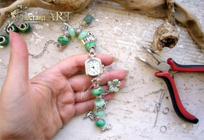 Часы-браслет в тропическом стиле